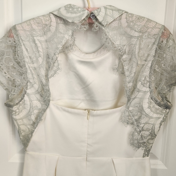 Lace dress with collar and key hole back. Size Small. - Picture 7 of 11